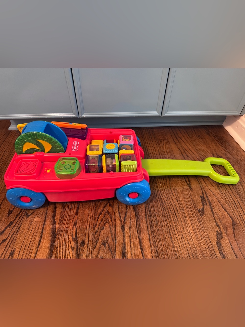 VTG Fisher Price PEEK-a- Boo Blocks 2-in-1 Activity Wagon & 19 Blocks